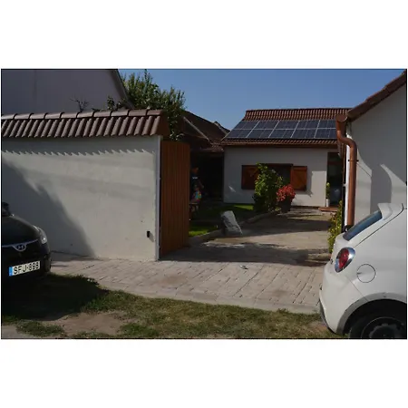 Lisbet Cottage2 *