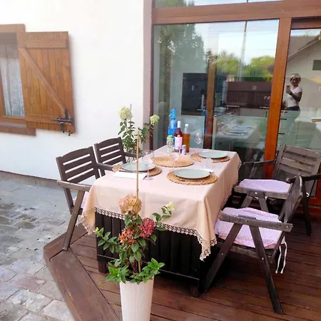 Lisbet Cottage2