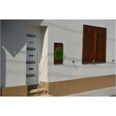 Lisbet Cottage2