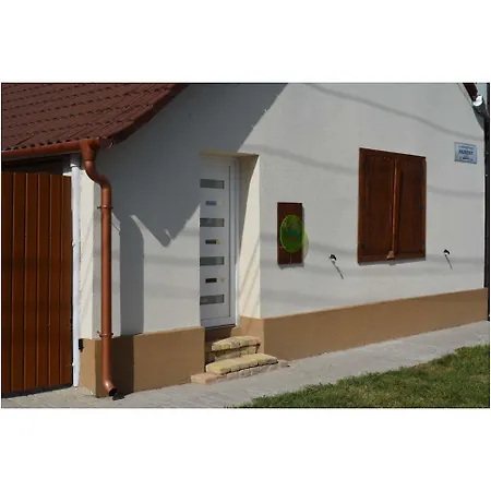 Lisbet Cottage2