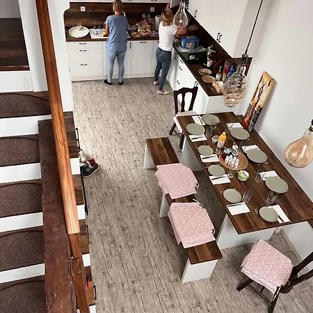 Lisbet Cottage2 *
